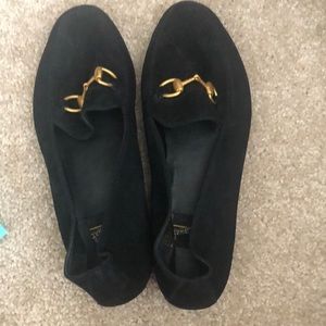 Really cute suede flats. Super soft and comfy